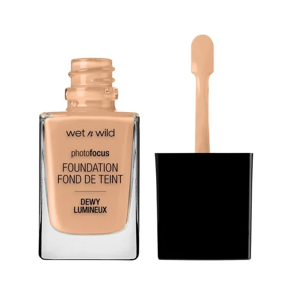 WetnWild Photo Focus Foundation DEWY - Classic Beige - 1111527E